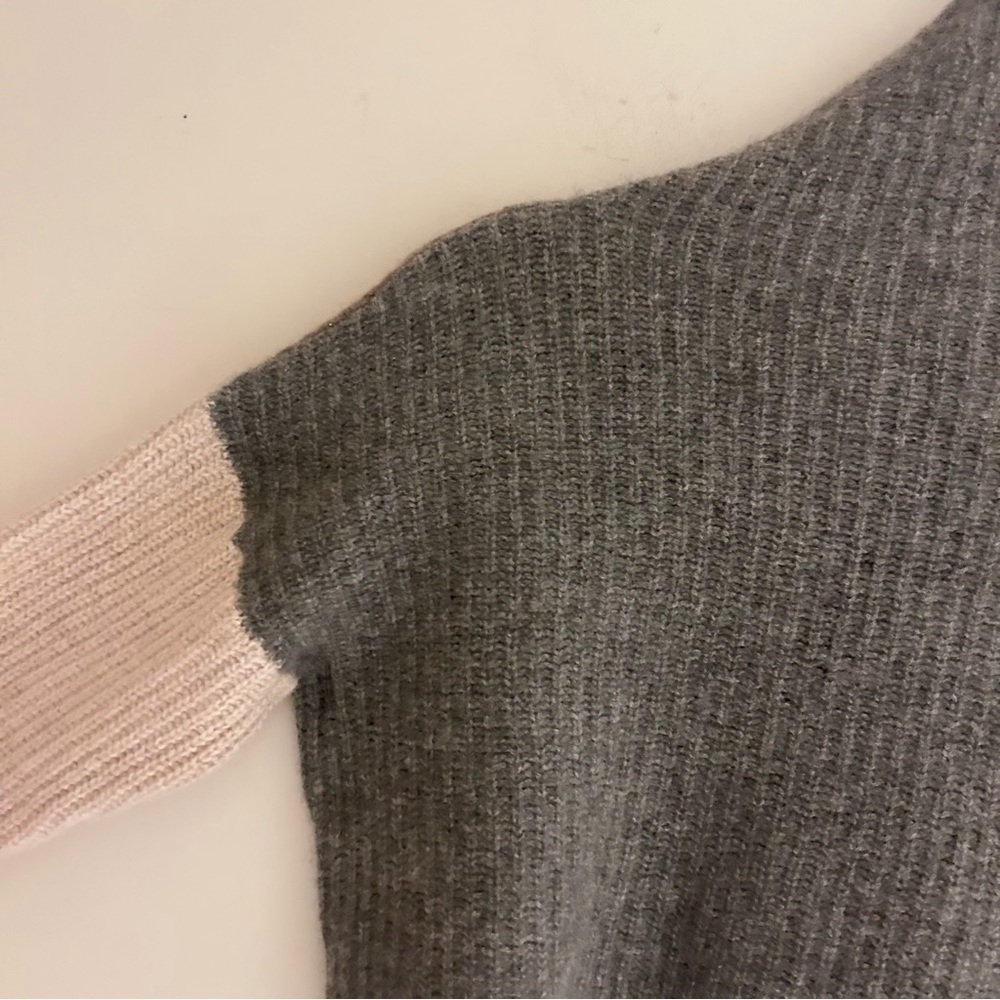 Lord + Taylor Grey Colour Block 100% Cashmere Crop Turtleneck Sweater Size XS - Picture 9 of 13